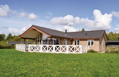 Falen House | Beach front home in Hemmet with sauna