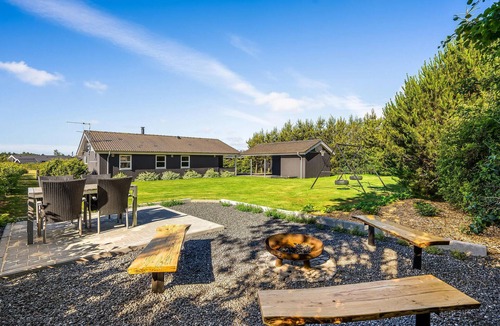 Bork Havn House | Beach front home in Hemmet with sauna