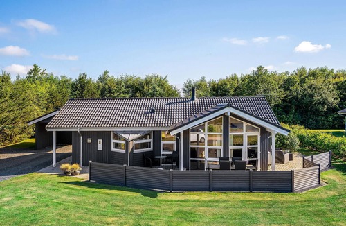 Bork Havn House | Beach front home in Hemmet with sauna