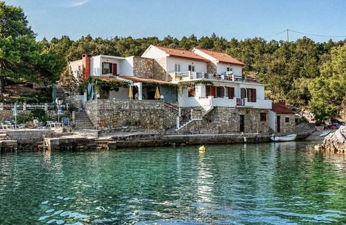 Pokrivenik House | Beach front home in Zastrazisce