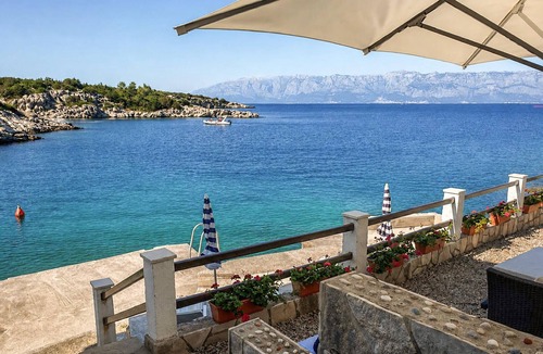 Pokrivenik House | Beach front home in Zastrazisce