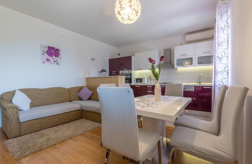 Jesenice House | Beach front home in Jesenice