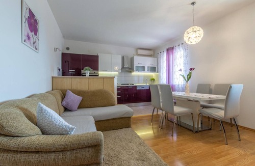 Jesenice House | Beach front home in Jesenice