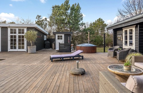 Bratten Strand House | Beach front home in Jerup with WiFi