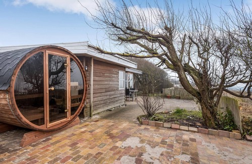 Skødshoved Strand House | Beach front home in Knebel with sauna