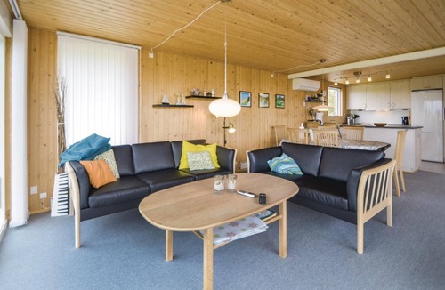 Skødshoved Strand House | Beach front home in Knebel with house sea view