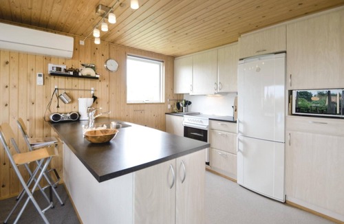 Skødshoved Strand House | Beach front home in Knebel with house sea view