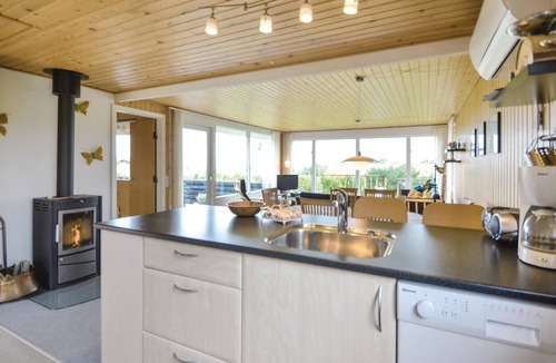 Skødshoved Strand House | Beach front home in Knebel with house sea view