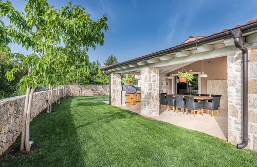 Milohnici House | Beach front home in Linardici