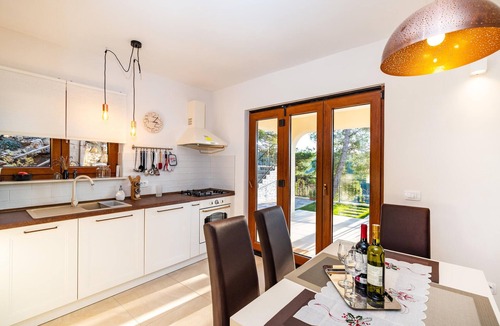 Novigrad House | Beach front home in Novigrad