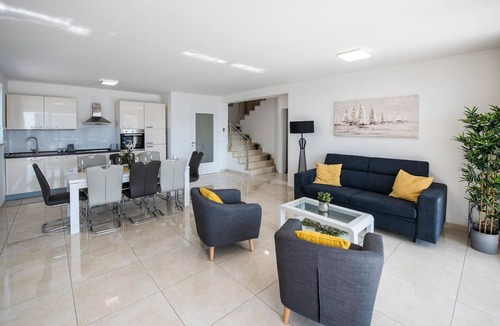 Kolanjski Gajac House | Beach front home in Novalja