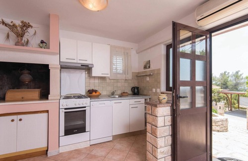 Potirna House | Beach front home in Nova