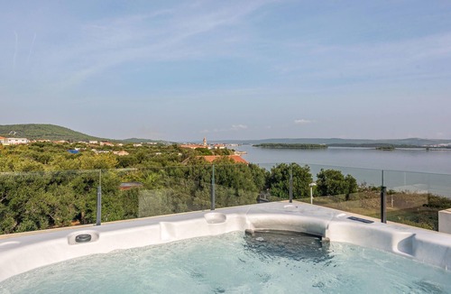 Kraj House | Beach front home in Pasman