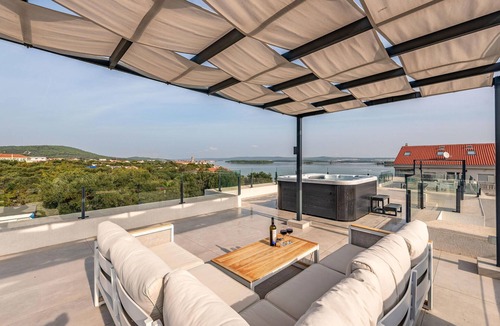 Kraj House | Beach front home in Pasman