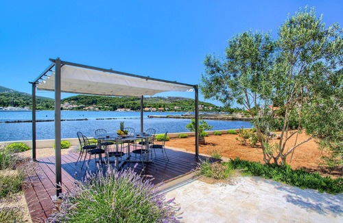 Sutomiscica House | Beach front home in Preko