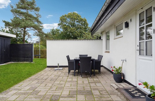 Spodsbjerg House | Beach front home in Rudkøbing with house sea view