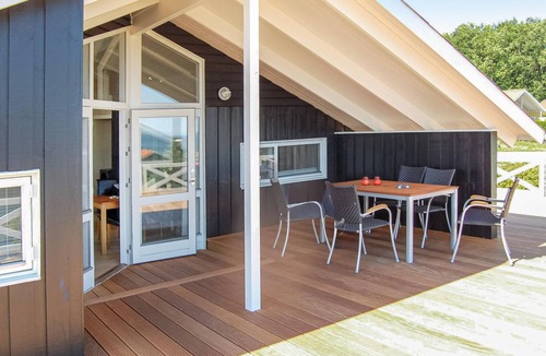 Grønninghoved Strand House | Beach front home in Sjølund with sauna