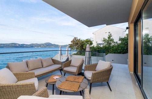 Sreser House | Beach front home in Sreser with sauna