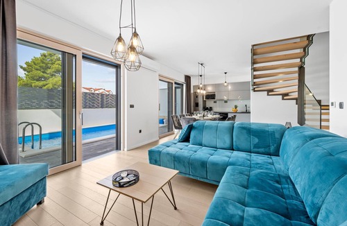 Srima House | Beach front home in Srima