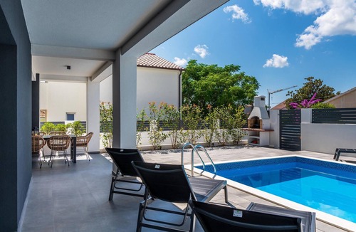 Vrsi House | Beach front home in Vrsi