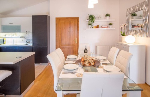 Malinska Apartment | Beach front apartment in Sveti Vid Miholjice