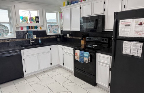 Cedar Lane Cottage | BEACH FRONT ISLAND COTTAGE 3 BEDROOM,1 BA PETS MUST BE DECLARED WHEN BOOKED.