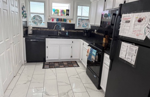 Cedar Lane Cottage | BEACH FRONT ISLAND COTTAGE 3 BEDROOM,1 BA PETS MUST BE DECLARED WHEN BOOKED.
