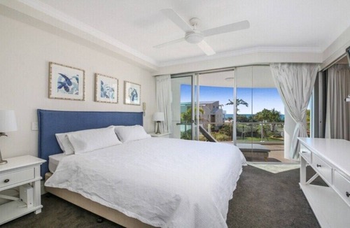 Mermaid Beach Apartment | Beach Front Luxury at Palm Springs