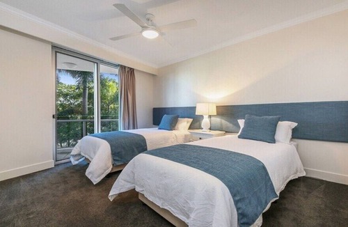 Mermaid Beach Apartment | Beach Front Luxury at Palm Springs