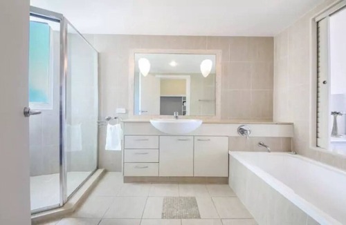 Mermaid Beach Apartment | Beach Front Luxury at Palm Springs