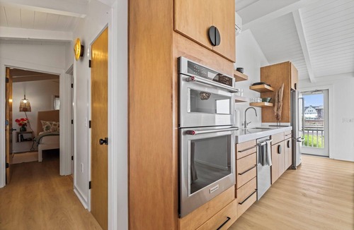 Ocean Cay House | Beach Front Million Dollar Views I Luxury Cottage I Beautiful Design