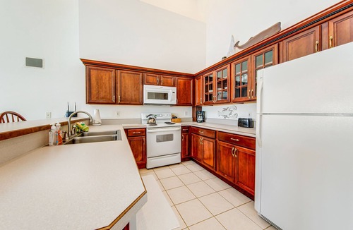 Ocean Shores Condo | Beach front & ocean view condo with balcony, fireplace