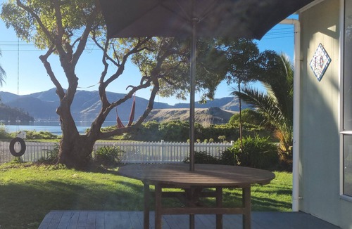 Christchurch District House | Beach Front Paradise