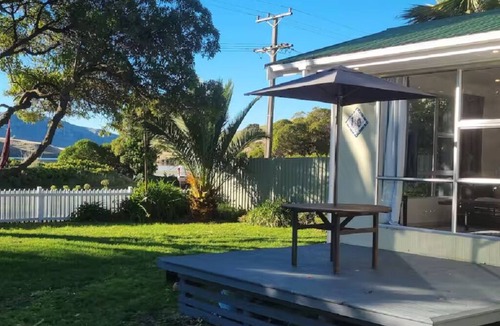 Christchurch District House | Beach Front Paradise