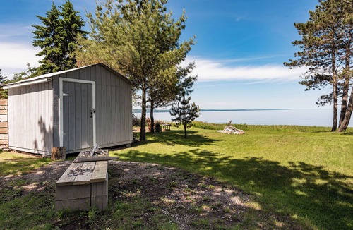 Park Point House | BEACH FRONT, PARK POINT, RARE FIND