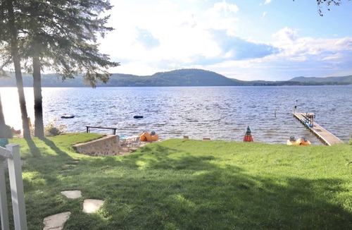 Lac-des-Plages House | Beach Front Property