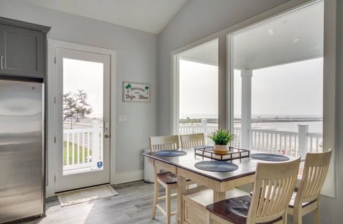 Mississippi City House | Beach Front | Sleeps 10 | Walk to Beach | Family-Friendly