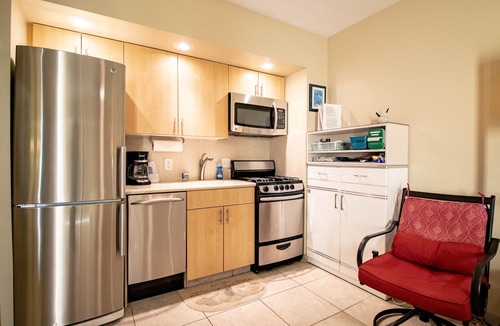 Waikiki Condo | Beach Front Studio With Spectacular Ocean Views