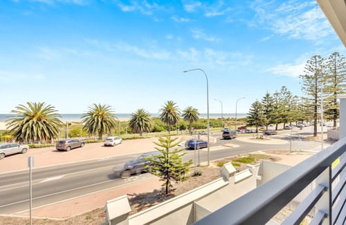 Semaphore House | Beach Front Townhouse on The Esplanade