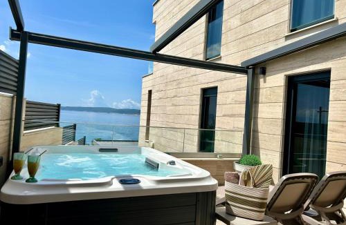 Selce Apartment | BEACH FRONT VILLA FRAN - DELUXE SEA VIEW SUITE with private jacuzzi # 3