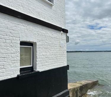 Netley House | Beach Front Watch House, Lepe