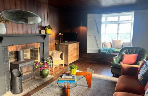 Netley House | Beach Front Watch House, Lepe