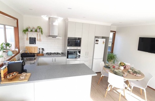 Cheltenham Villa | Beach & Garden Getaway