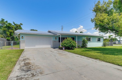 Bradenton Cottage | Beach Gear Provided! Omas House in Bradenton!