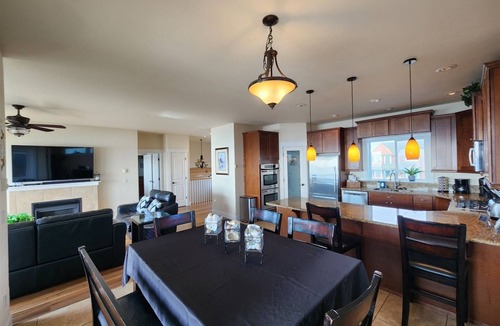 Ocean Shores House | Beach Gem- Private Beach - Hot Tub