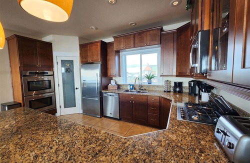 Ocean Shores House | Beach Gem- Private Beach - Hot Tub