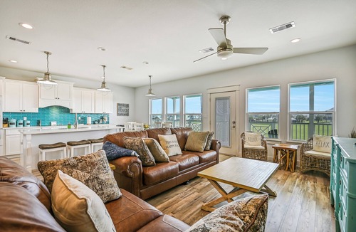 Indian Beach House | Beach Getaway. 2 King Beds. Walk to Beach. Fire Pit, BBQ Grill and Ping Pong