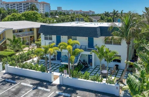 Palm Beach Shores Condo | 🌴 Beach Getaway | Hot Tub | Pets OK! | Fire Pit | Kitchen🌴