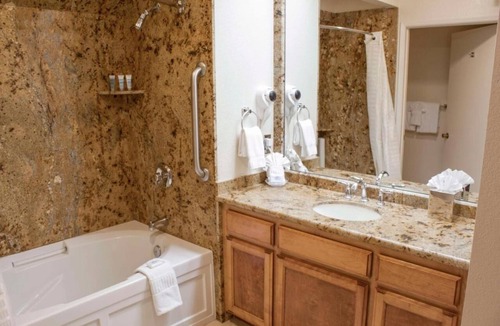 Avila Beach Hotel | Beach Getaway Near Old Port Beach! 2 Cozy Units w/Full Kitchen, & Onsite Pool!