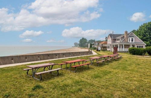 Luna Pier House | Beach Goers Paradise